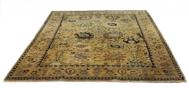 Persian Style Wool Rug Persian Style Wool Rug