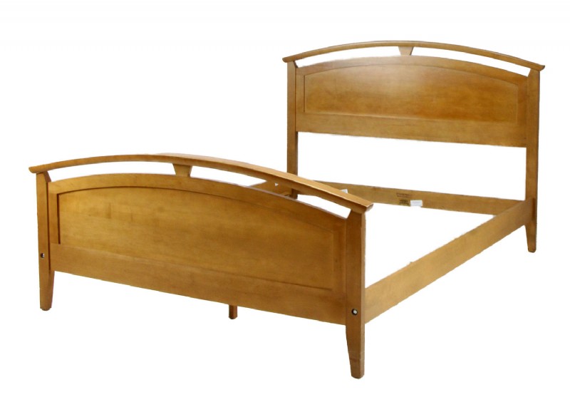 Maple Queen Sized Bedroom Set