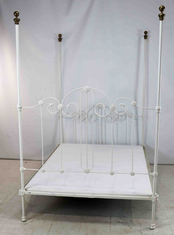 Vintage Ornate Metal Frame Full SIze Bed