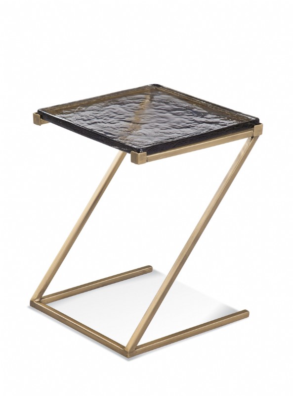 Corina Scatter Table