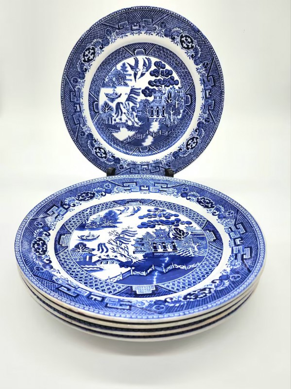 Set of 1949 Victoria Porcelain Blue Willow Plates